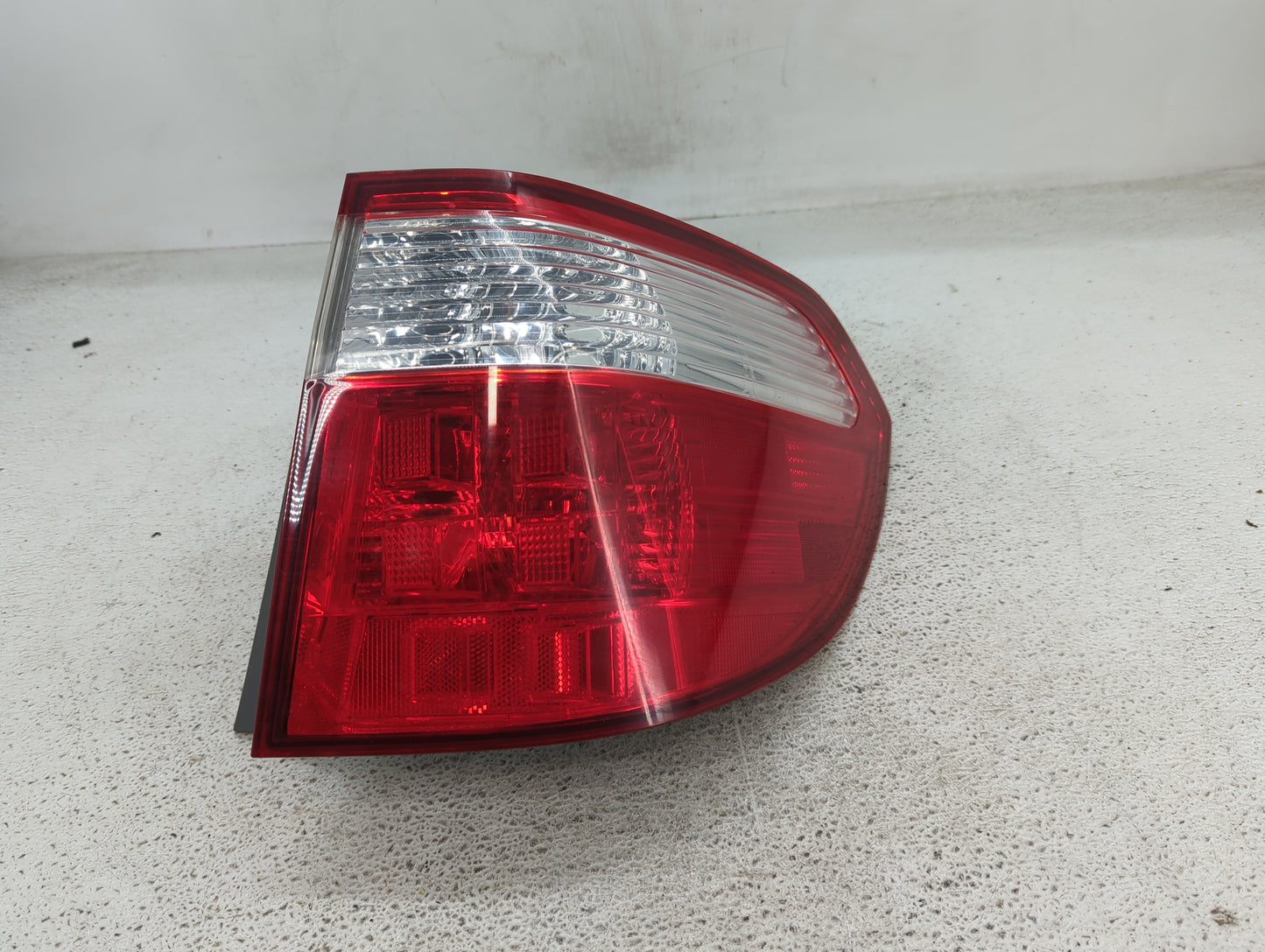 2005-2006 Honda Odyssey Tail Light Assembly Passenger Right OEM Fits Fits 2005 2006 OEM Used Auto Parts - Oemusedautoparts1.