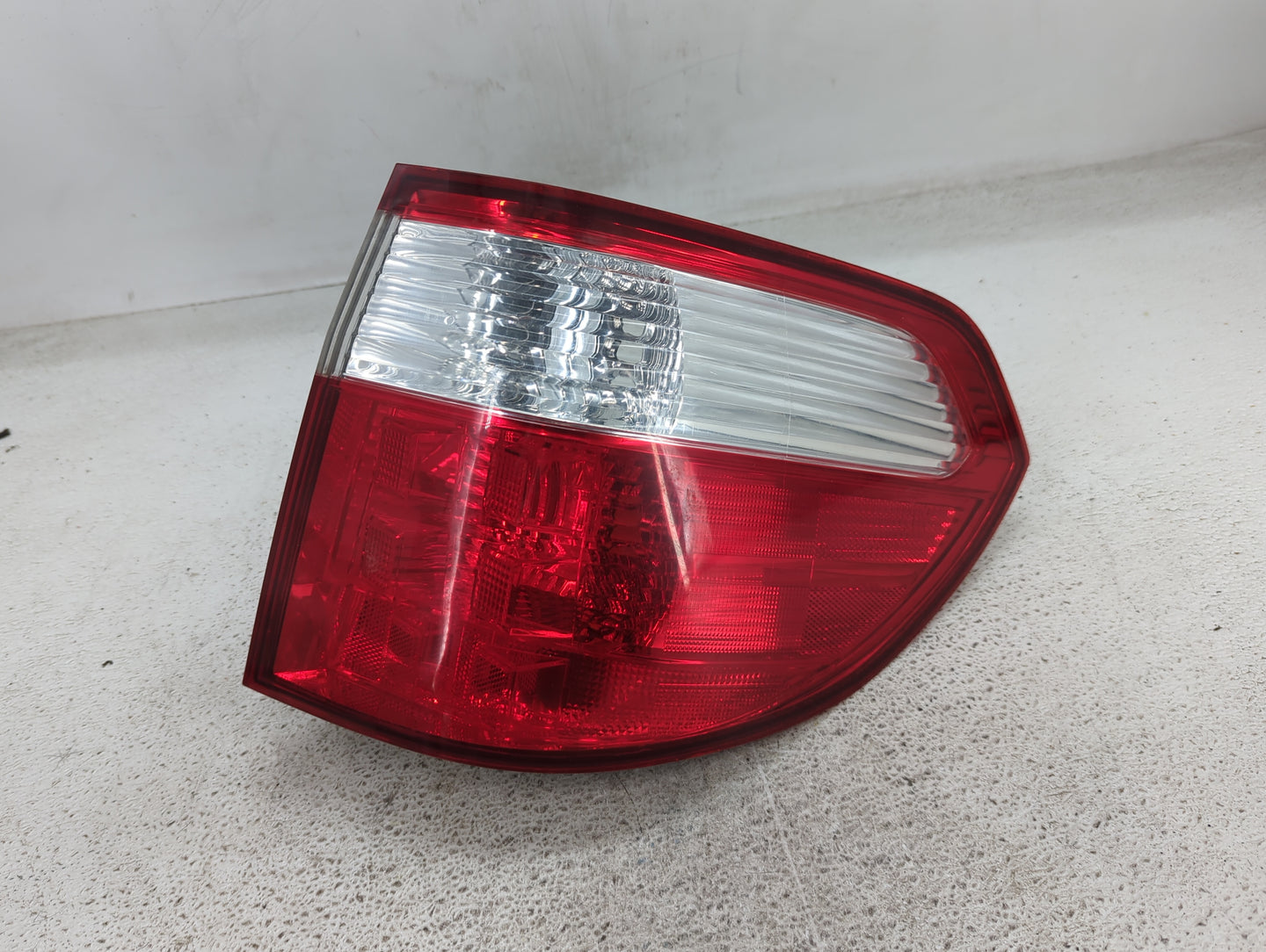 2005-2006 Honda Odyssey Tail Light Assembly Passenger Right OEM Fits Fits 2005 2006 OEM Used Auto Parts - Oemusedautoparts1.