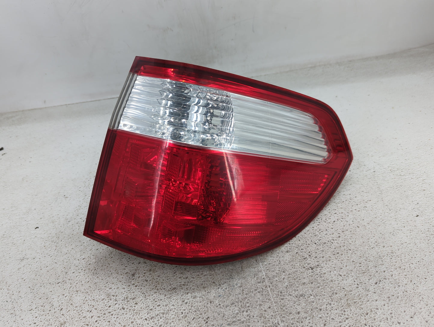 2005-2006 Honda Odyssey Tail Light Assembly Passenger Right OEM Fits Fits 2005 2006 OEM Used Auto Parts - Oemusedautoparts1.