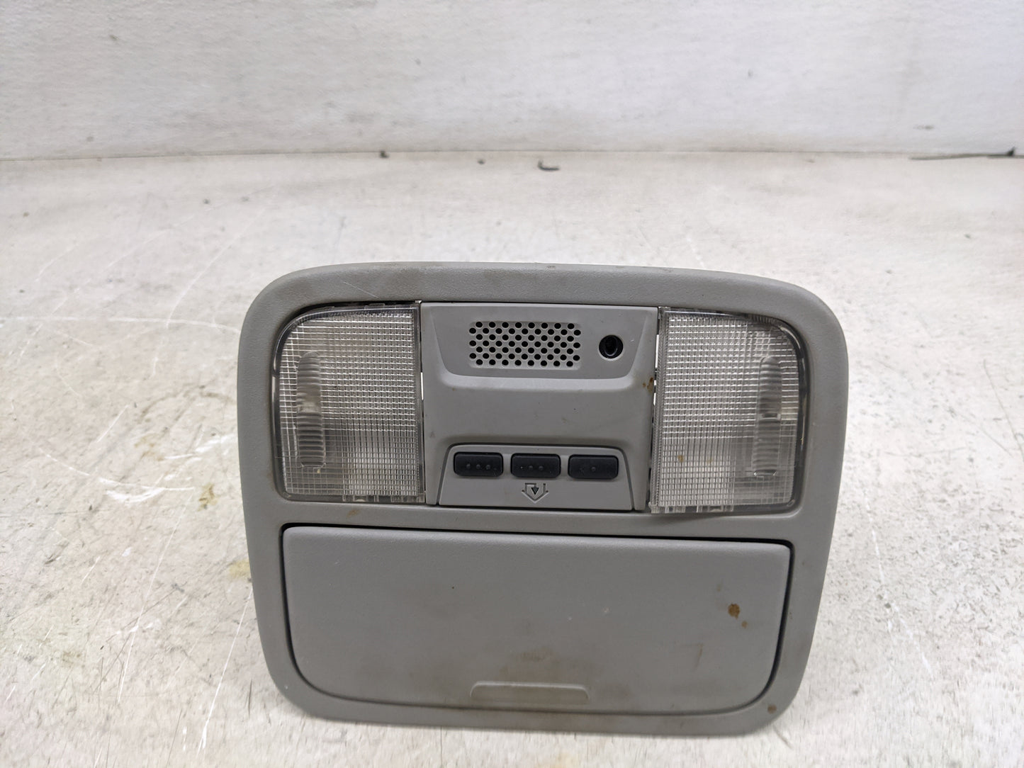 2006 Honda Odyssey Overhead Roof Console Gray - Oemusedautoparts1.com