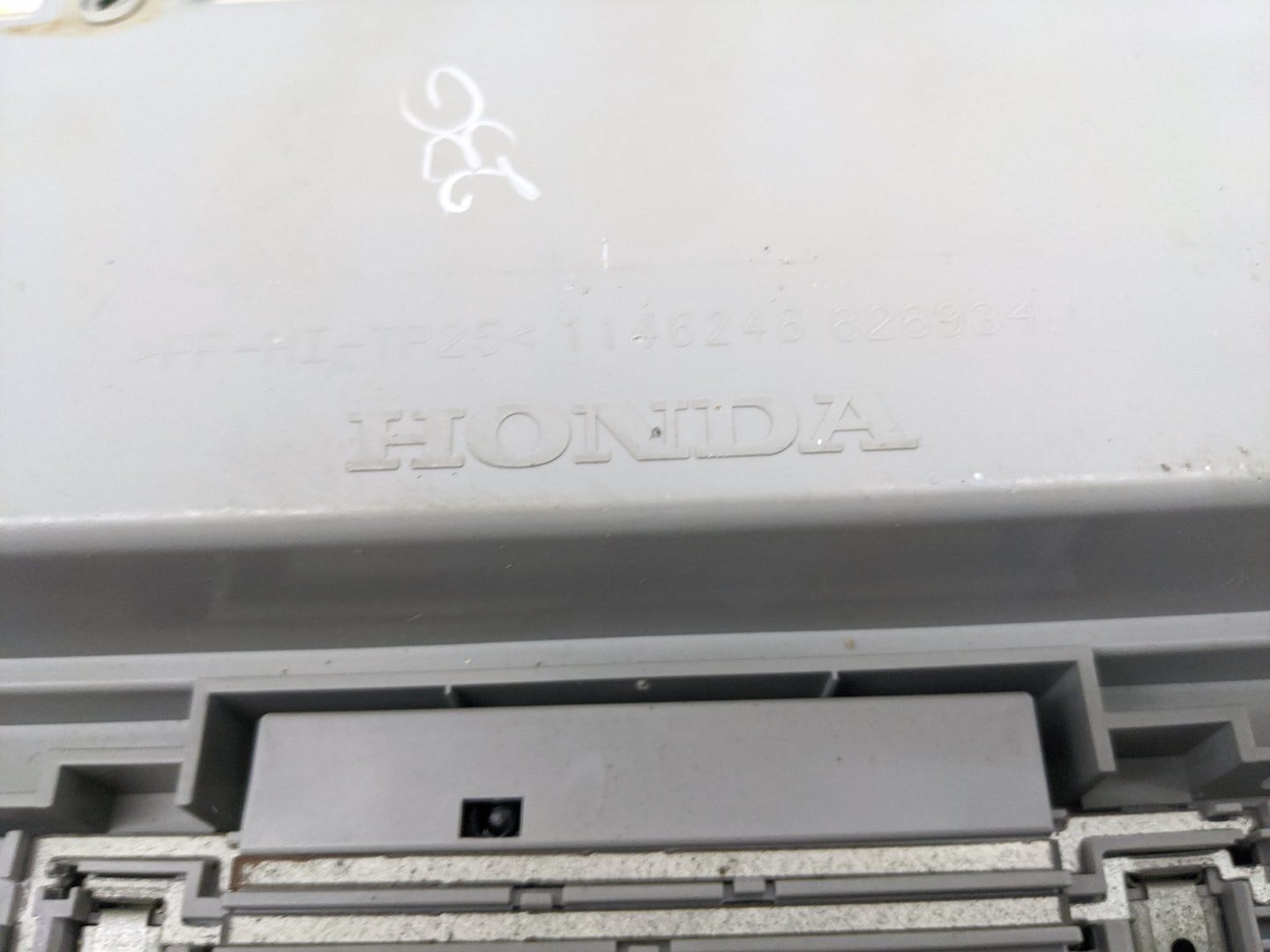 2006 Honda Odyssey Overhead Roof Console Gray - Oemusedautoparts1.com