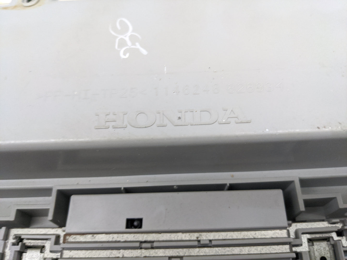 2006 Honda Odyssey Overhead Roof Console Gray - Oemusedautoparts1.com