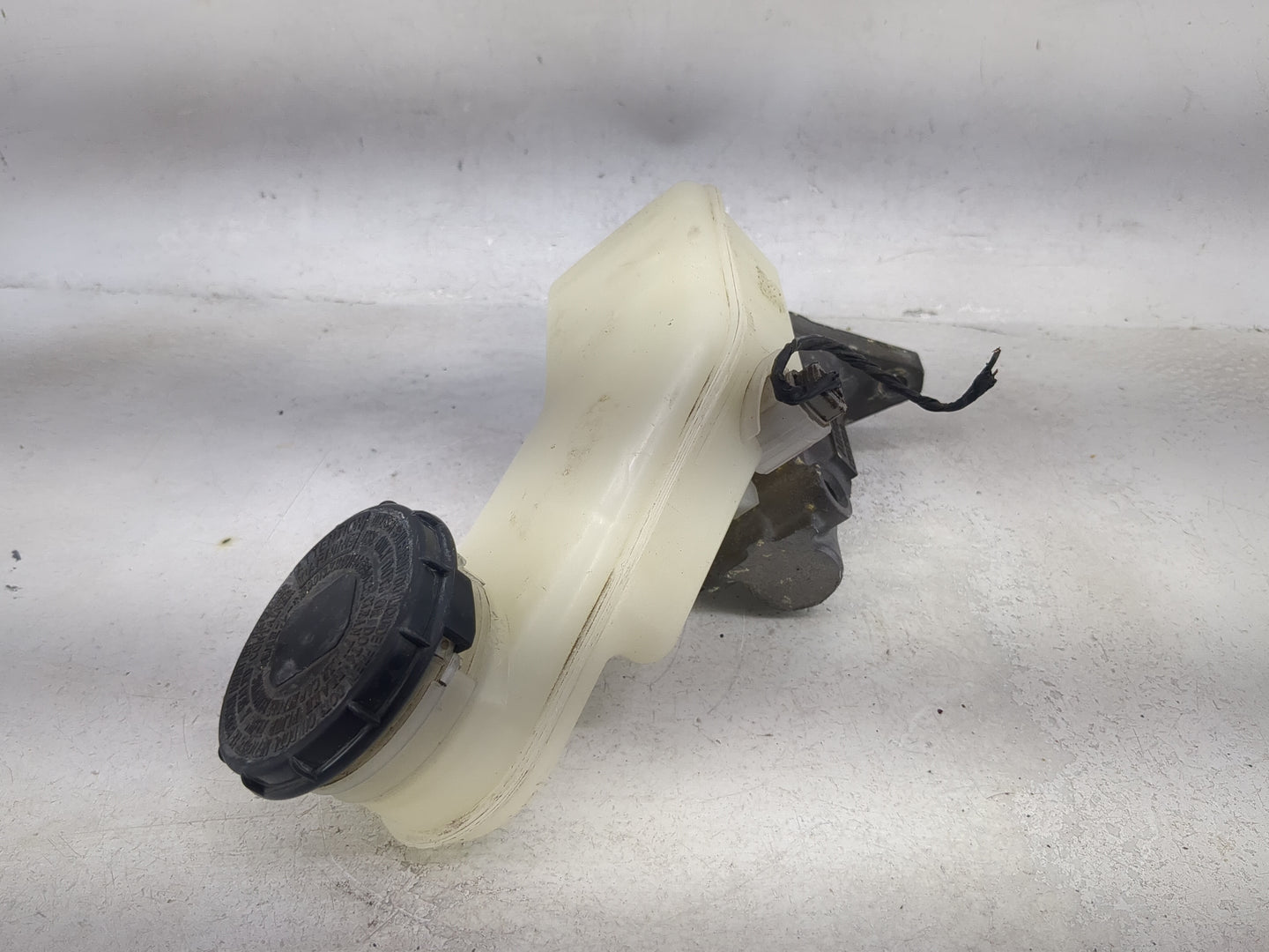 2005-2010 Honda Odyssey Brake Master Cylinder 1491088 - Oemusedautoparts1.com