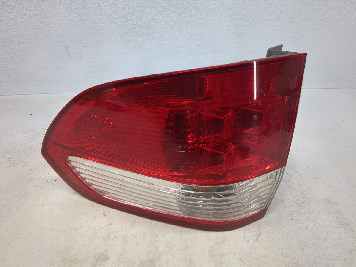 2005-2006 Honda Odyssey Passenger Right Side Deck Lid Mounted Tail Light 1512425 - Oemusedautoparts1.com
