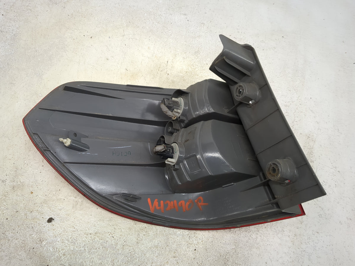 2005-2006 Honda Odyssey Passenger Right Side Deck Lid Mounted Tail Light 1512425 - Oemusedautoparts1.com