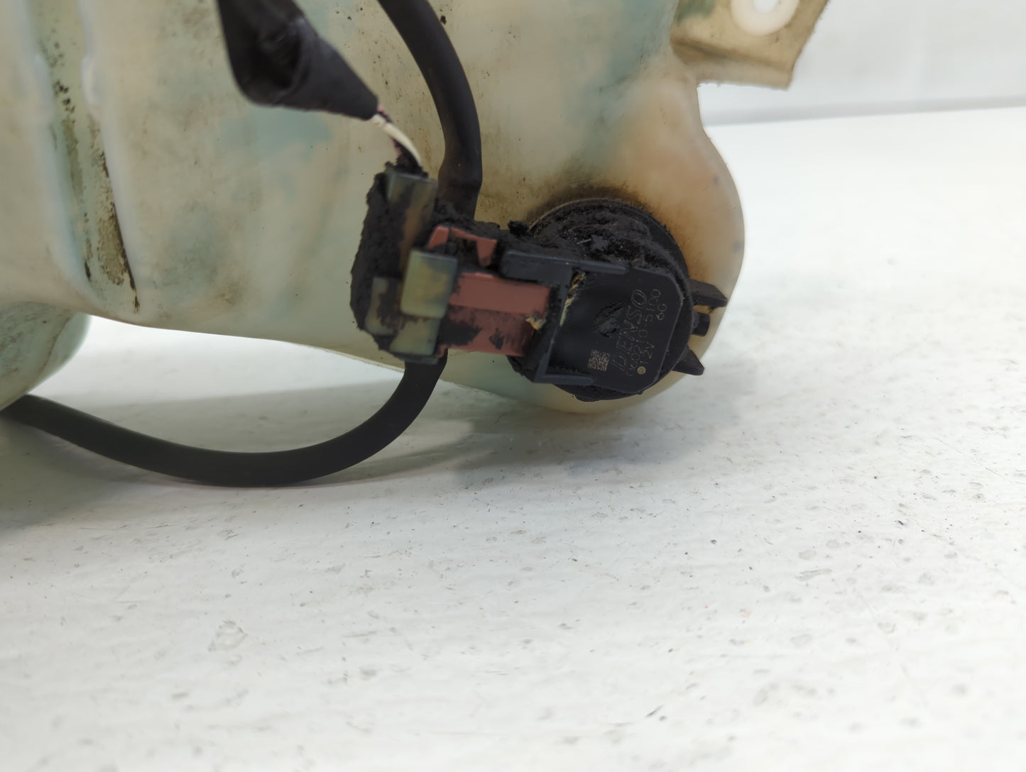 2005-2010 Honda Odyssey Windshield Washer Fluid Reservoir Bottle Oem - Oemusedautoparts1.com