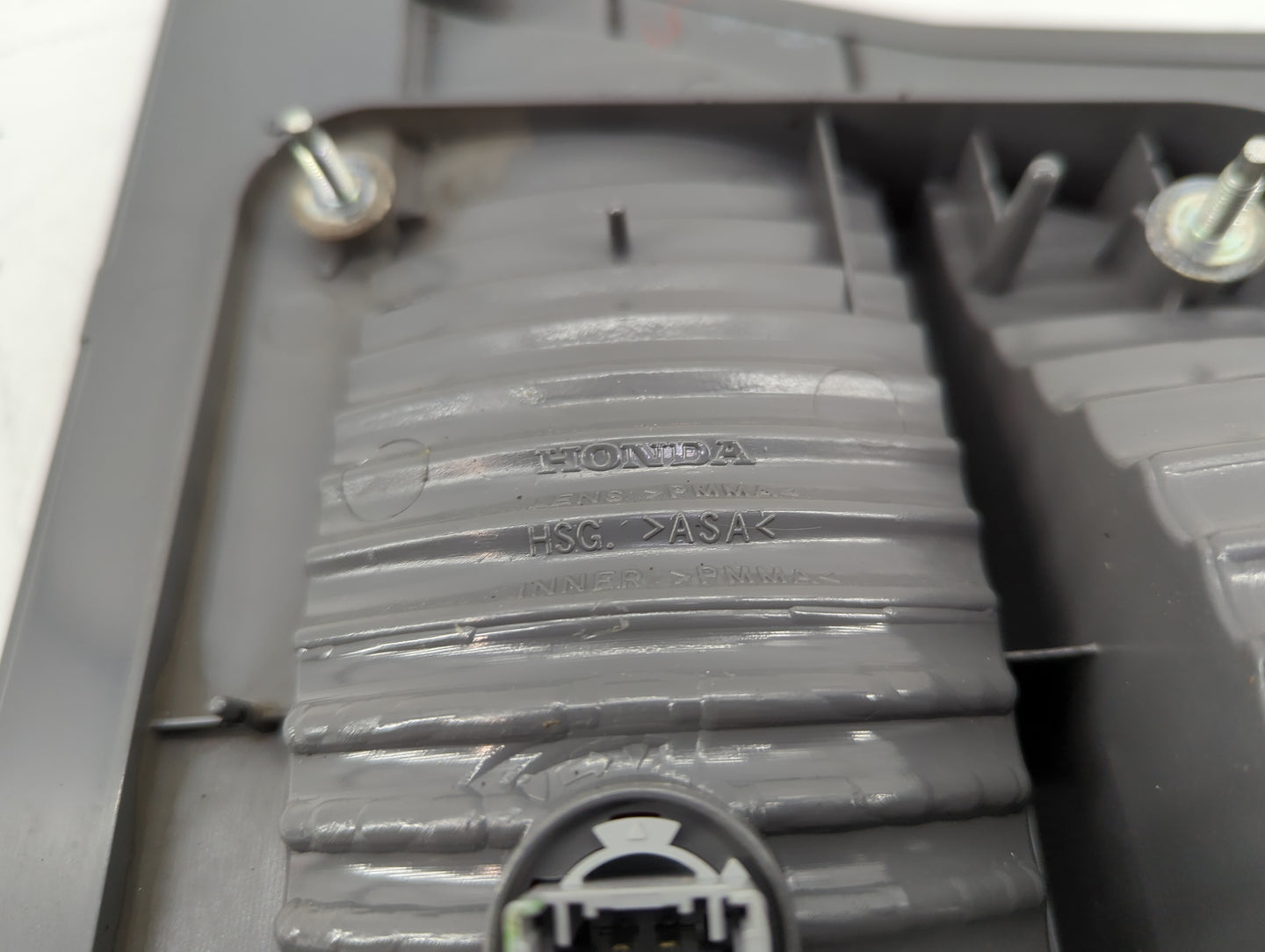 2005 Honda Odyssey Driver Left Side Tail Light Taillight Deck Lid Mounted - Oemusedautoparts1.com