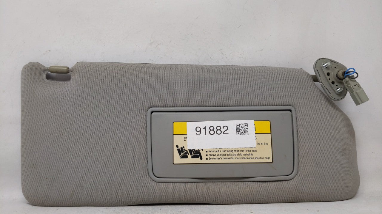 2006 Honda Odyssey Sun Visor Shade Replacement Passenger Right Mirror Fits Fits 2007 2008 2009 2010 OEM Used Auto Parts - Oe