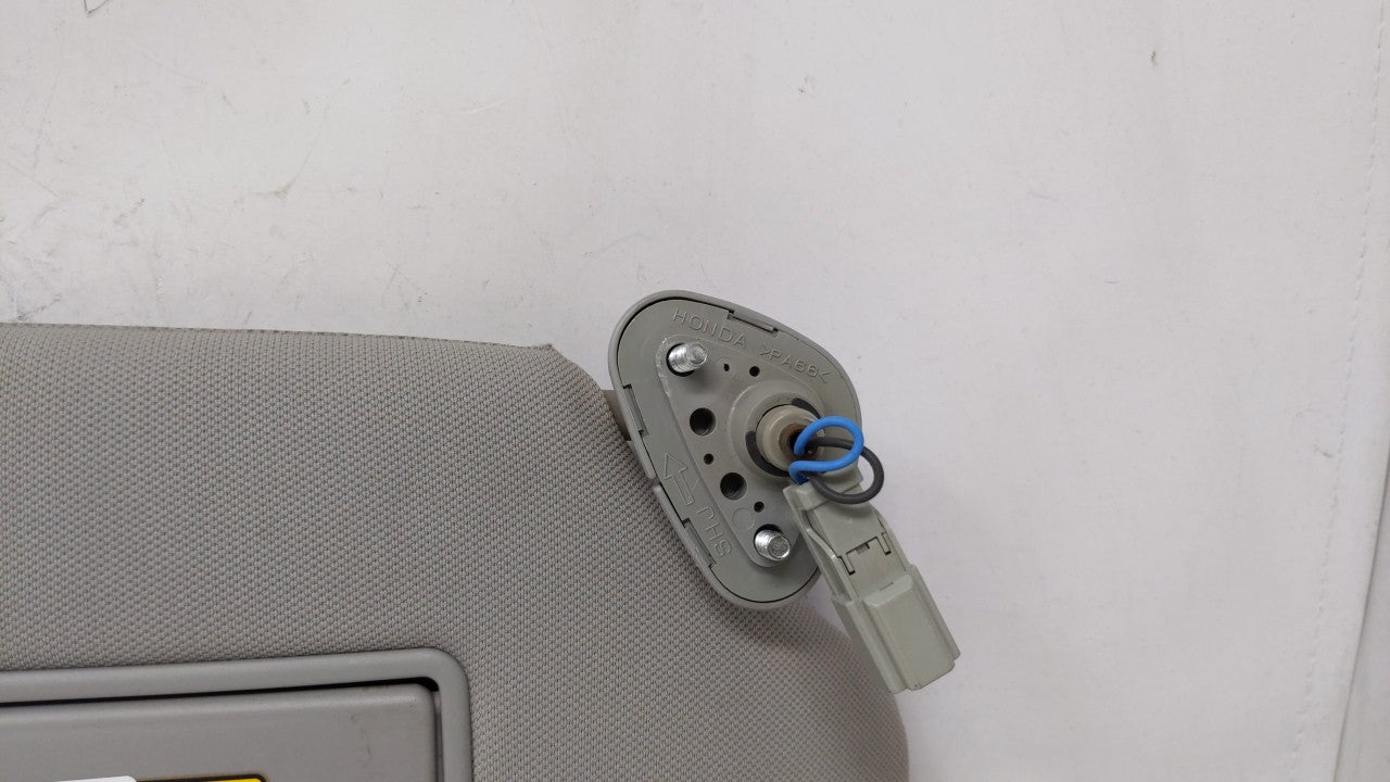 2006 Honda Odyssey Sun Visor Shade Replacement Passenger Right Mirror Fits Fits 2007 2008 2009 2010 OEM Used Auto Parts - Oe