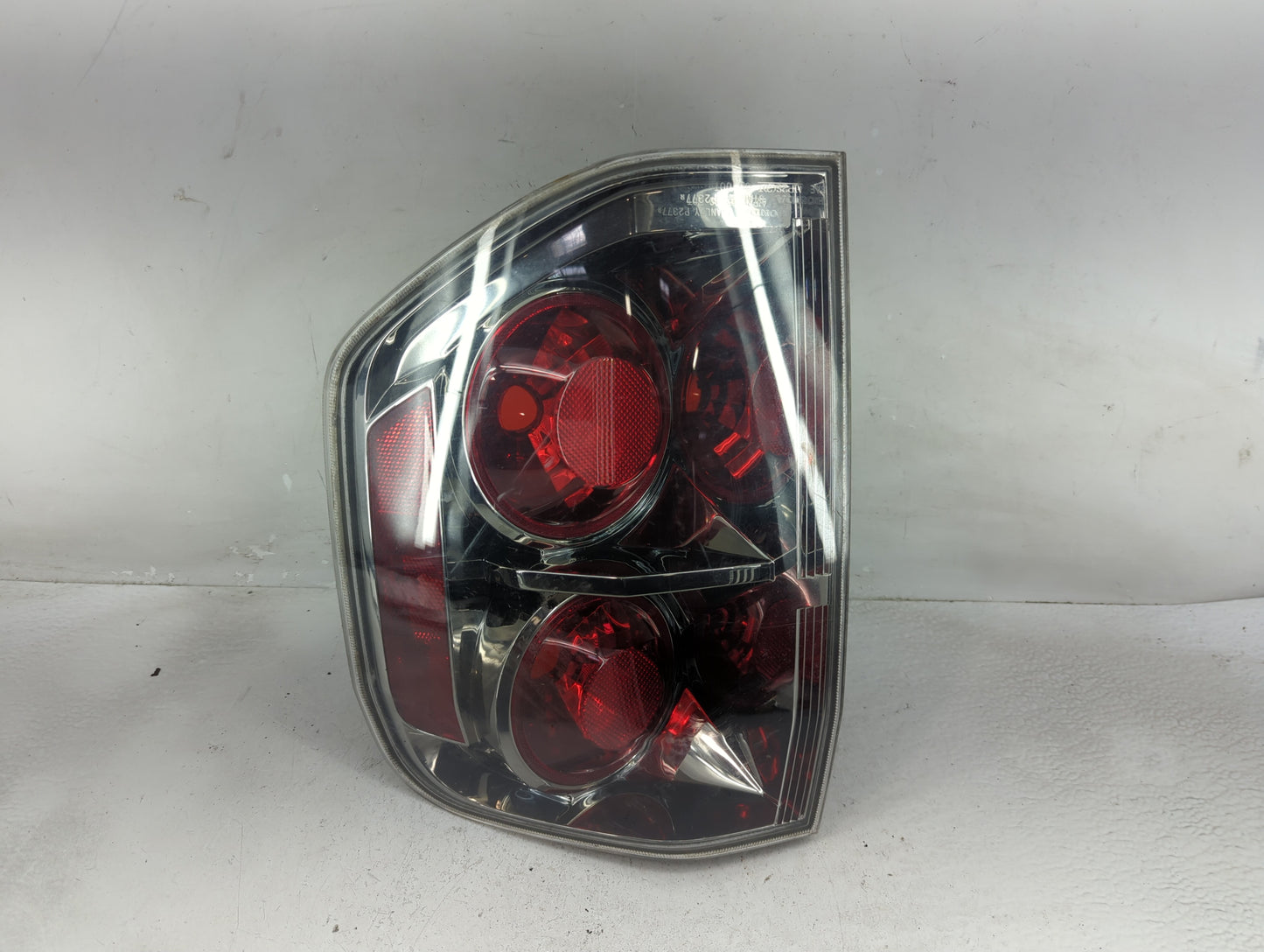 2006-2008 Honda Pilot Tail Light Assembly Passenger Right OEM P/N:P5522 P2377 Fits Fits 2006 2007 2008 OEM Used Auto Parts -