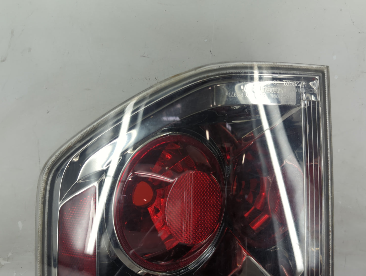 2006-2008 Honda Pilot Tail Light Assembly Passenger Right OEM P/N:P5522 P2377 Fits Fits 2006 2007 2008 OEM Used Auto Parts -