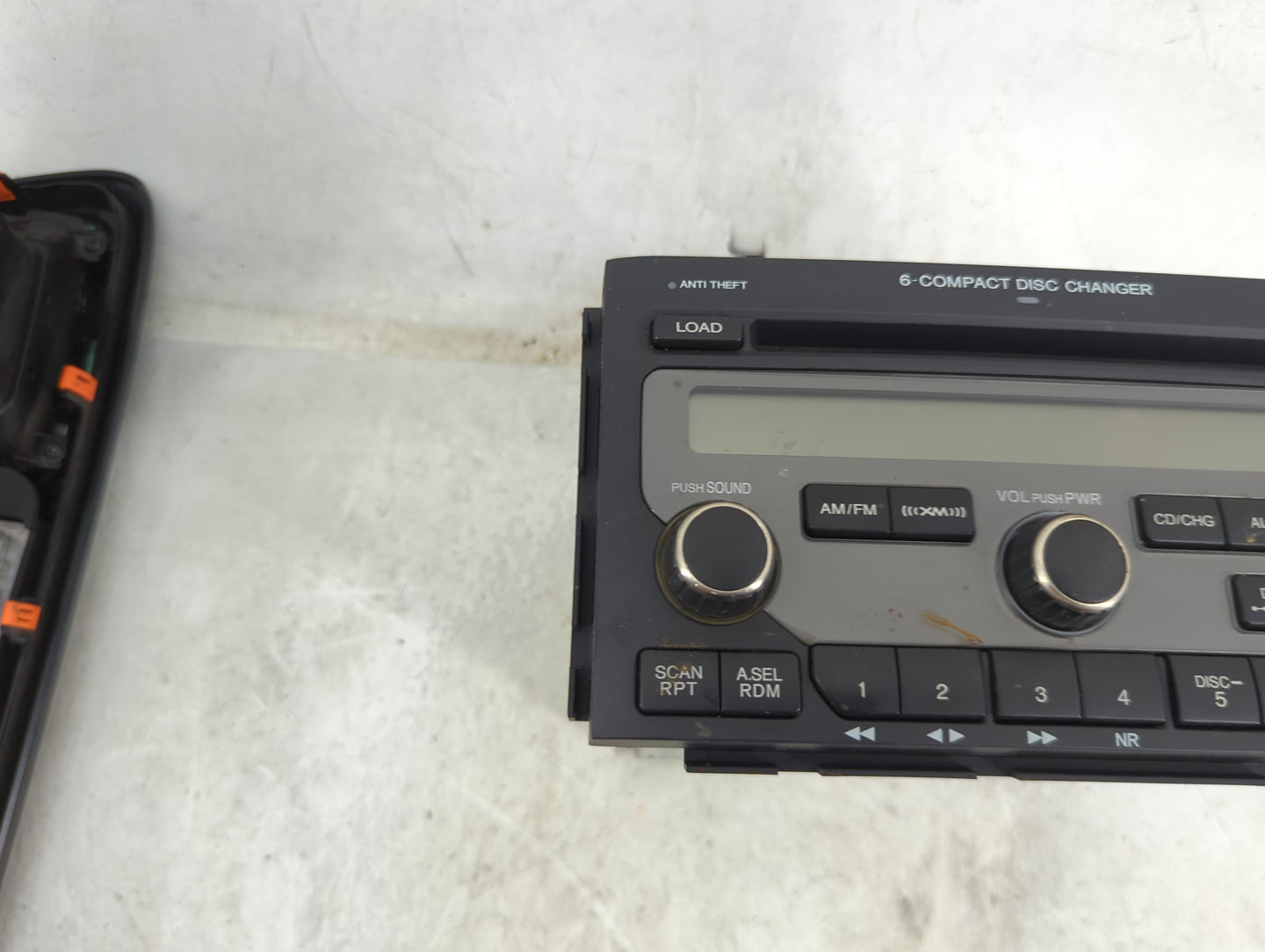 2003-2008 Honda Pilot Radio Cd Changer 39100-s9v-a700|cq-eh8665z - Oemusedautoparts1.com
