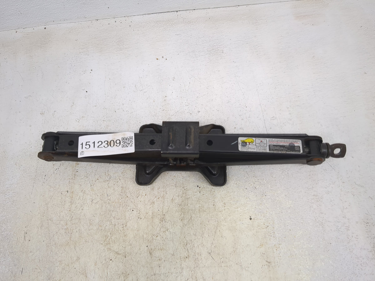 2006 Honda Pilot Spare Scissor Car Jack - Oemusedautoparts1.com