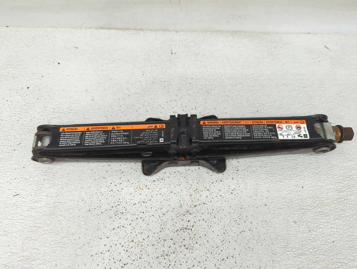 Honda Ridgeline Spare Scissor Car Jack 924598 - Oemusedautoparts1.com
