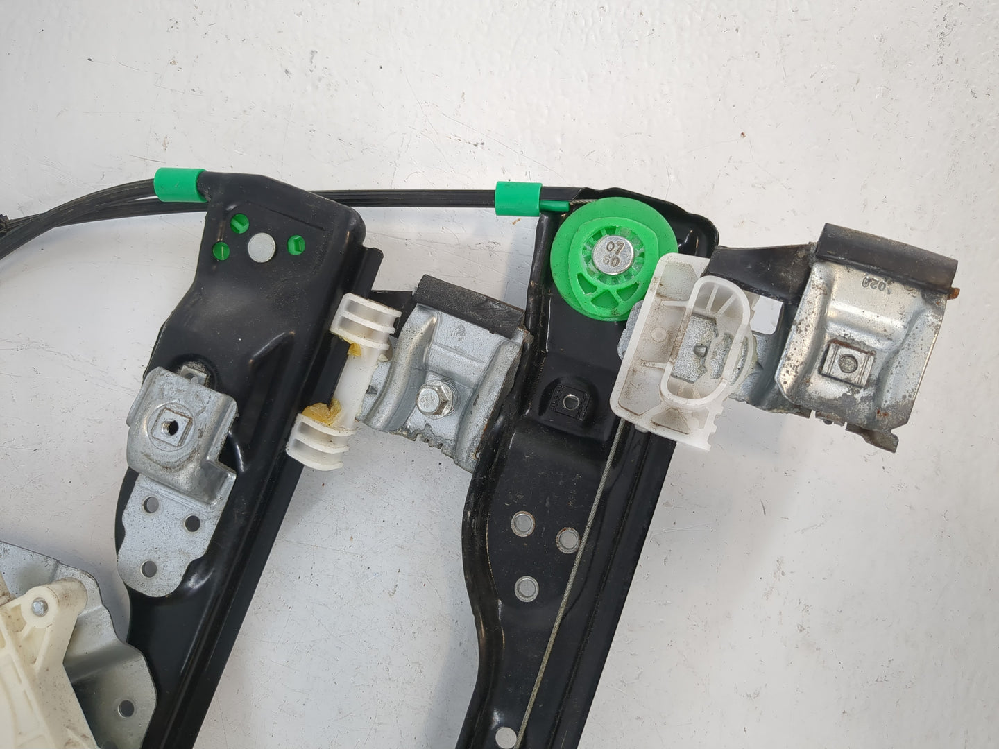 Hummer H3 Driver Front Left Power Window Motor - Oemusedautoparts1.com