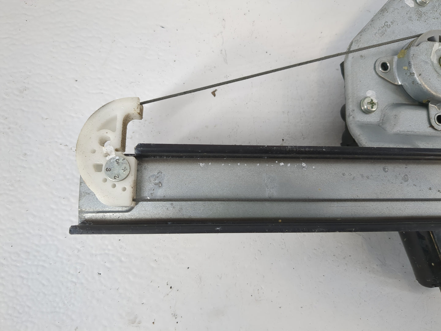 2006 Hummer H3 Driver Rear Left Power Window Motor - Oemusedautoparts1.com