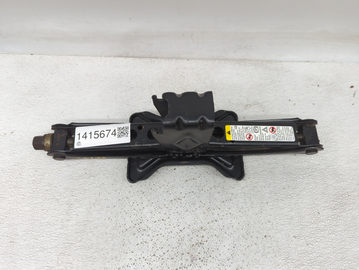 2006 Hummer H3 Spare Scissor Car Jack 1415674 - Oemusedautoparts1.com