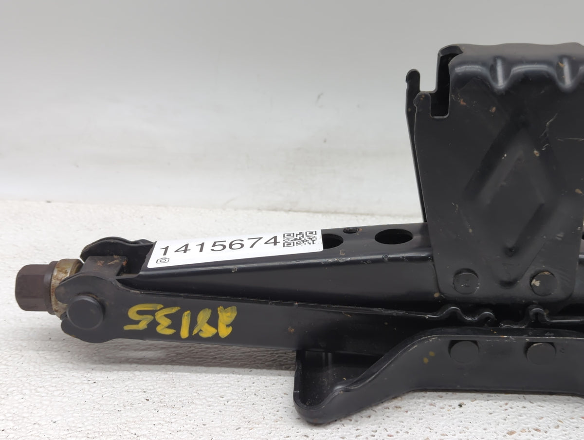 2006 Hummer H3 Spare Scissor Car Jack 1415674 - Oemusedautoparts1.com