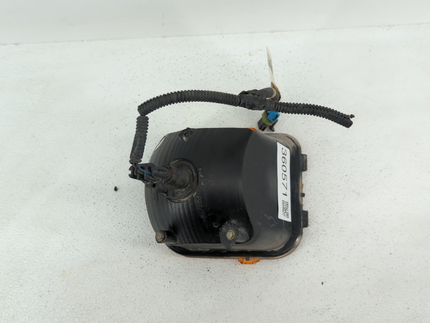 2006 Hummer H3 Third Brake Light Tail Light P/N:16532638 Fits OEM Used Auto Parts - Oemusedautoparts1.com