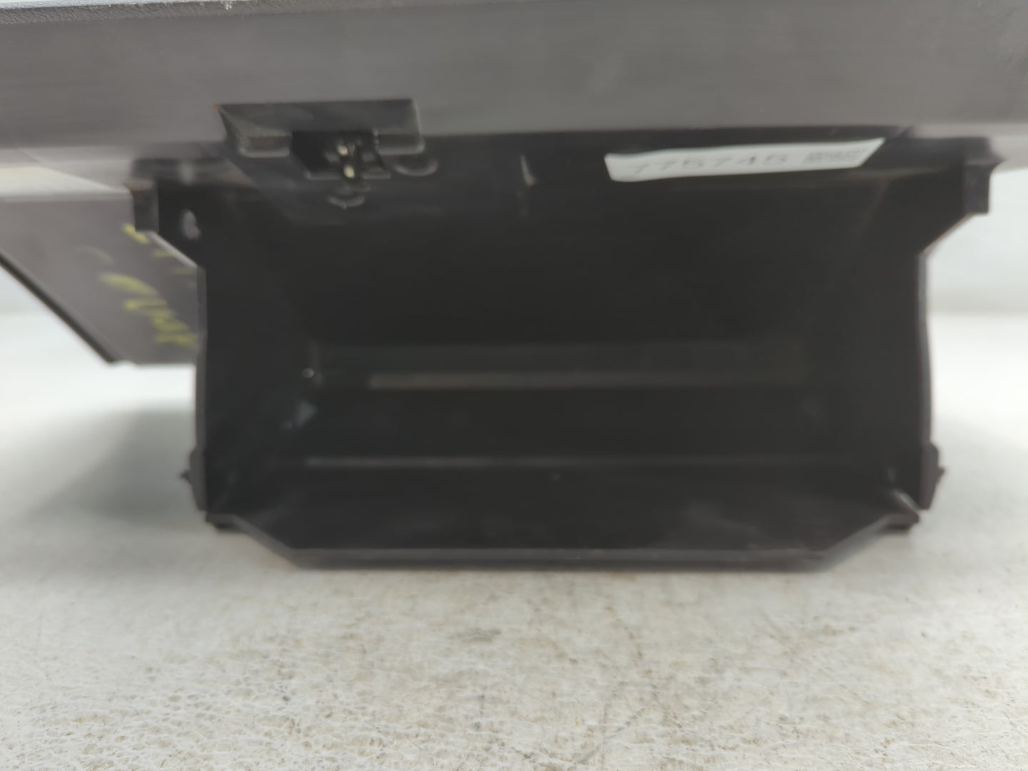 2006 Hummer H3 Passenger Glove Box Door Storage Compartment - Oemusedautoparts1.com