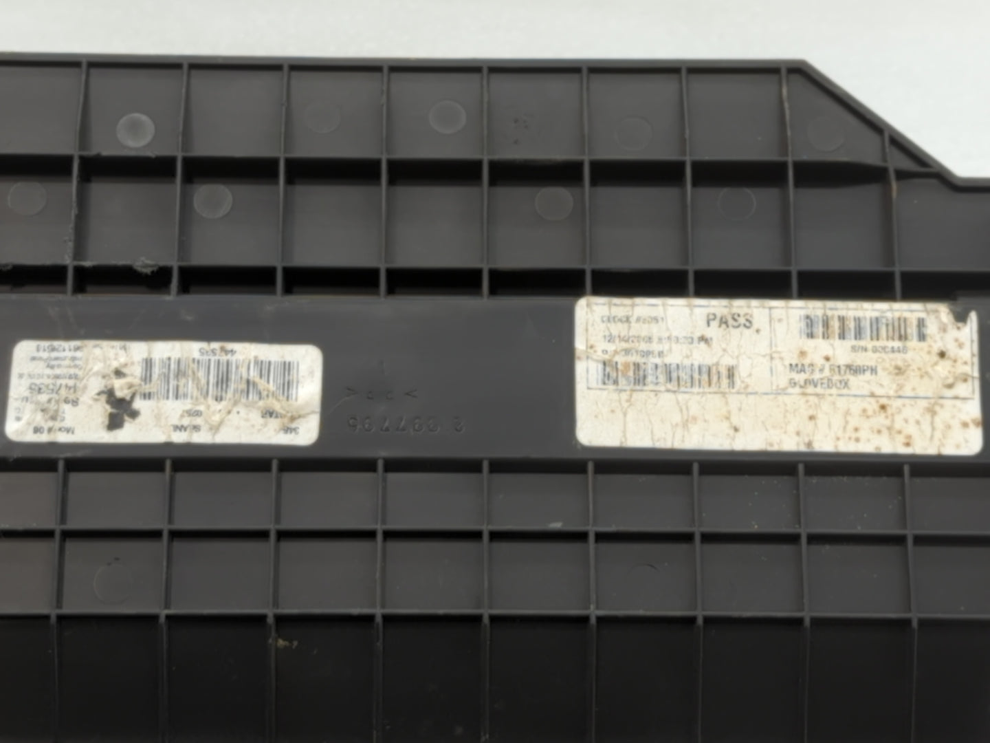 2006 Hummer H3 Passenger Glove Box Door Storage Compartment - Oemusedautoparts1.com