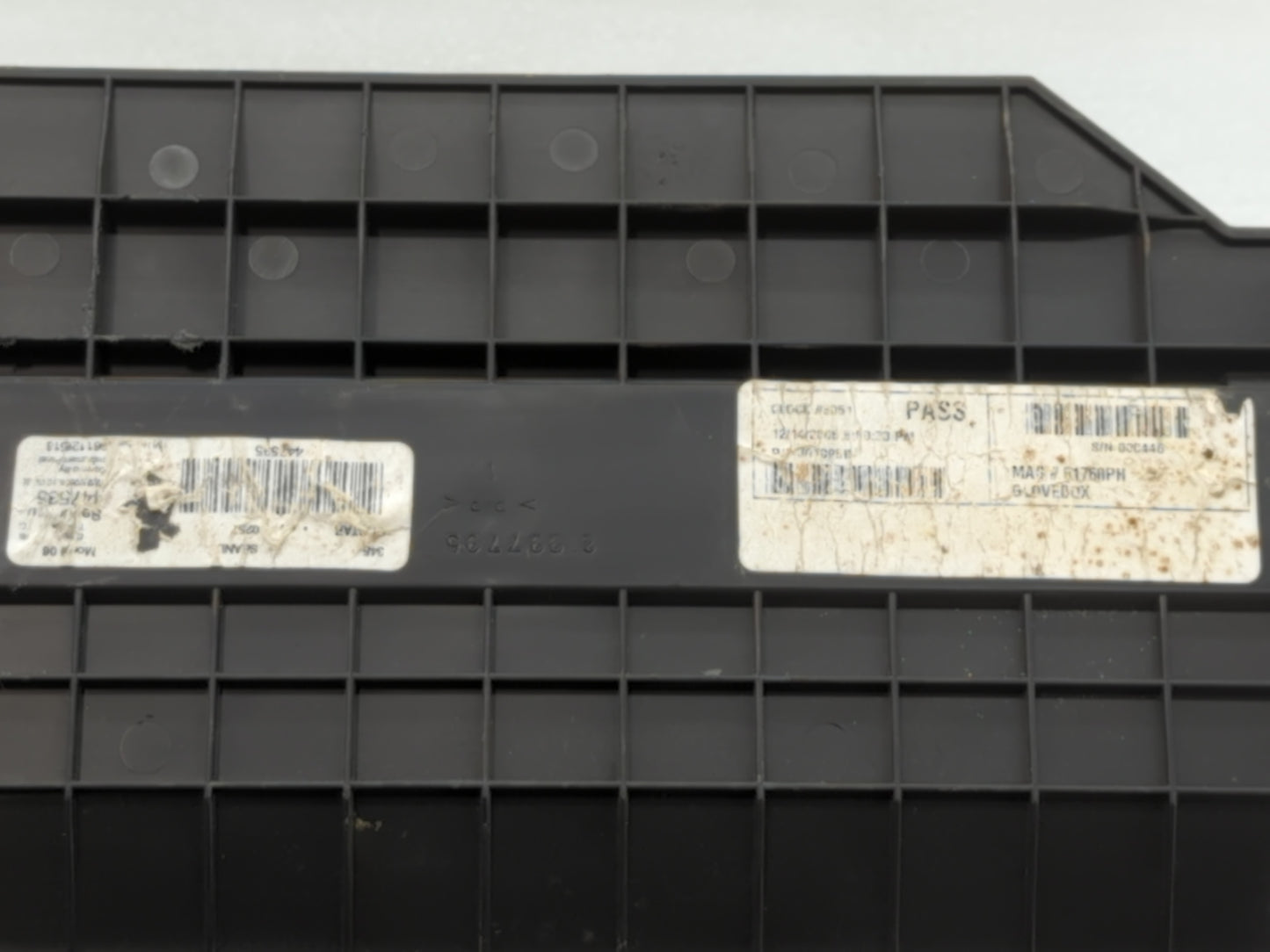 2006 Hummer H3 Passenger Glove Box Door Storage Compartment - Oemusedautoparts1.com