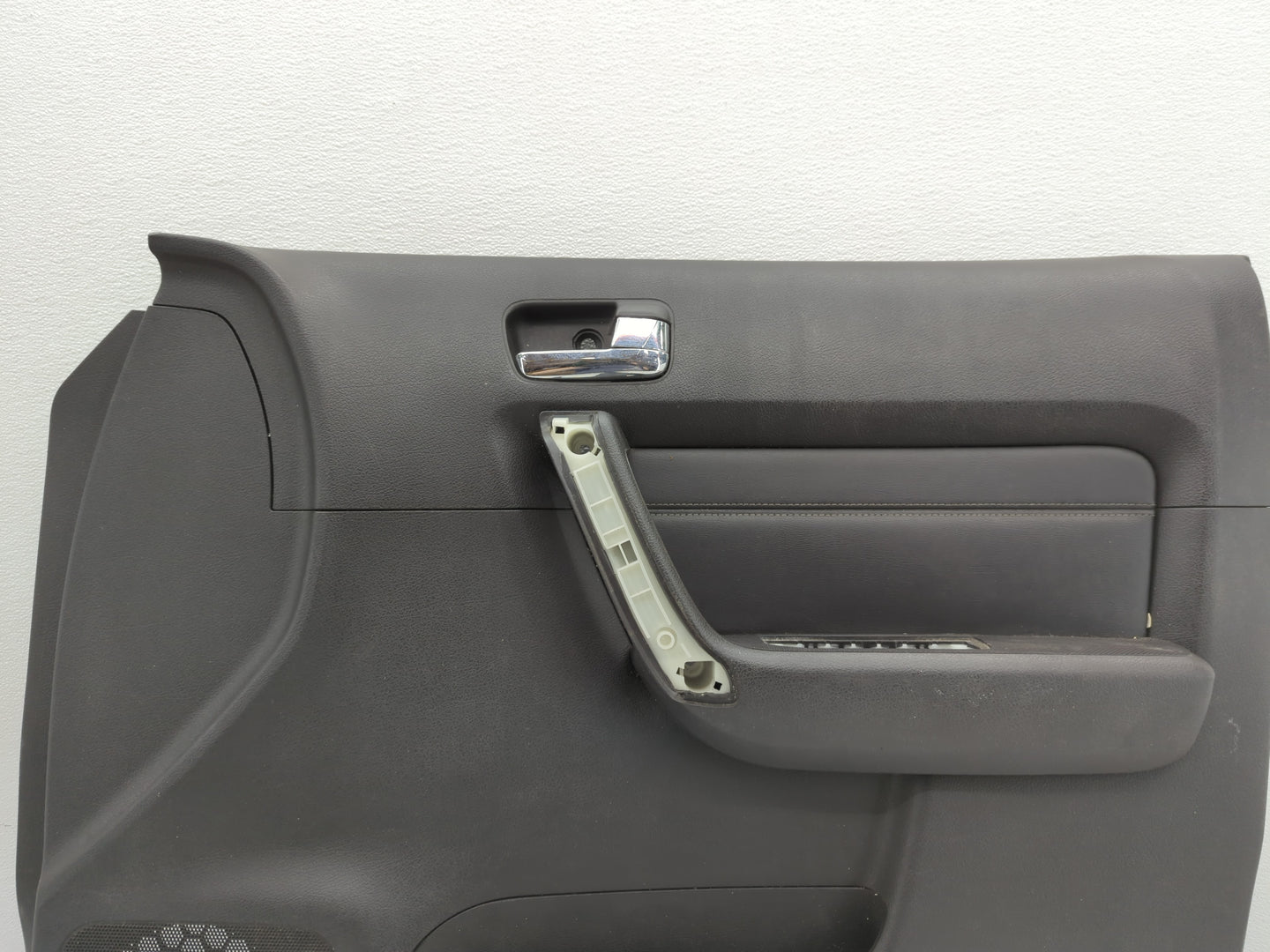 2006 Hummer H3 Front Right Passenger Interior Door Panel Trim - Oemusedautoparts1.com