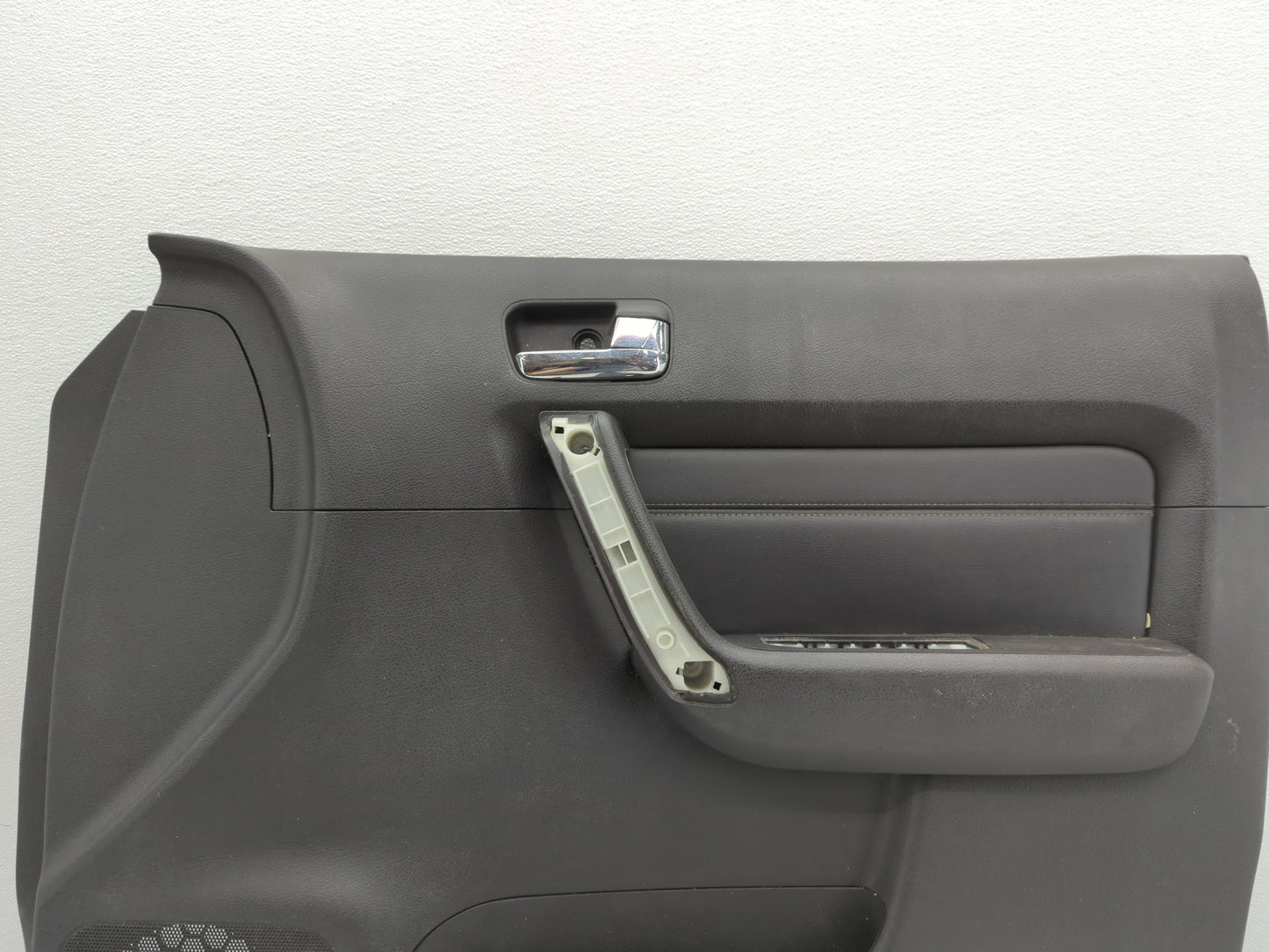 2006 Hummer H3 Front Right Passenger Interior Door Panel Trim - Oemusedautoparts1.com