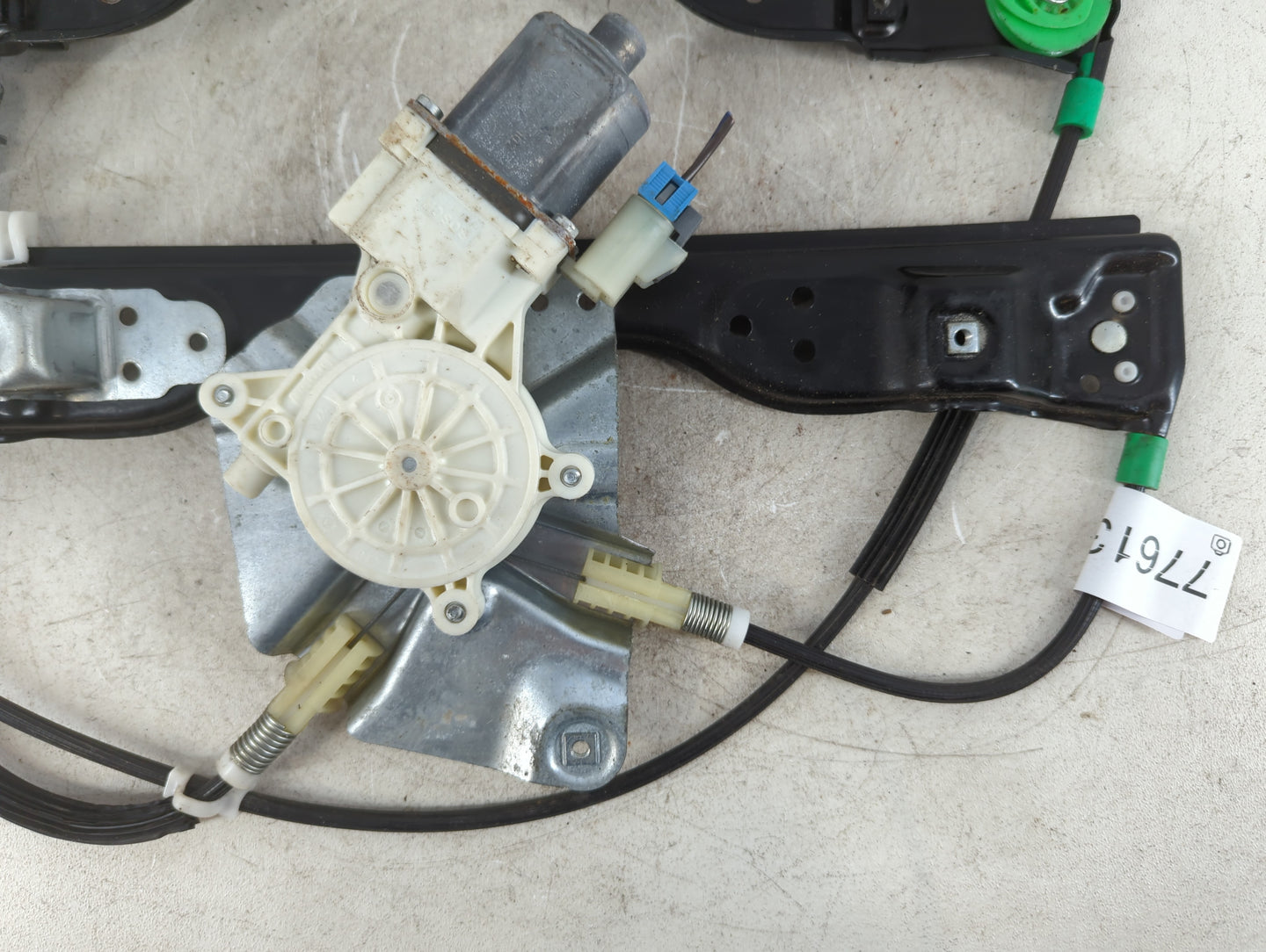 2006 Hummer H3 Window Regulator Passenger Front - Oemusedautoparts1.com