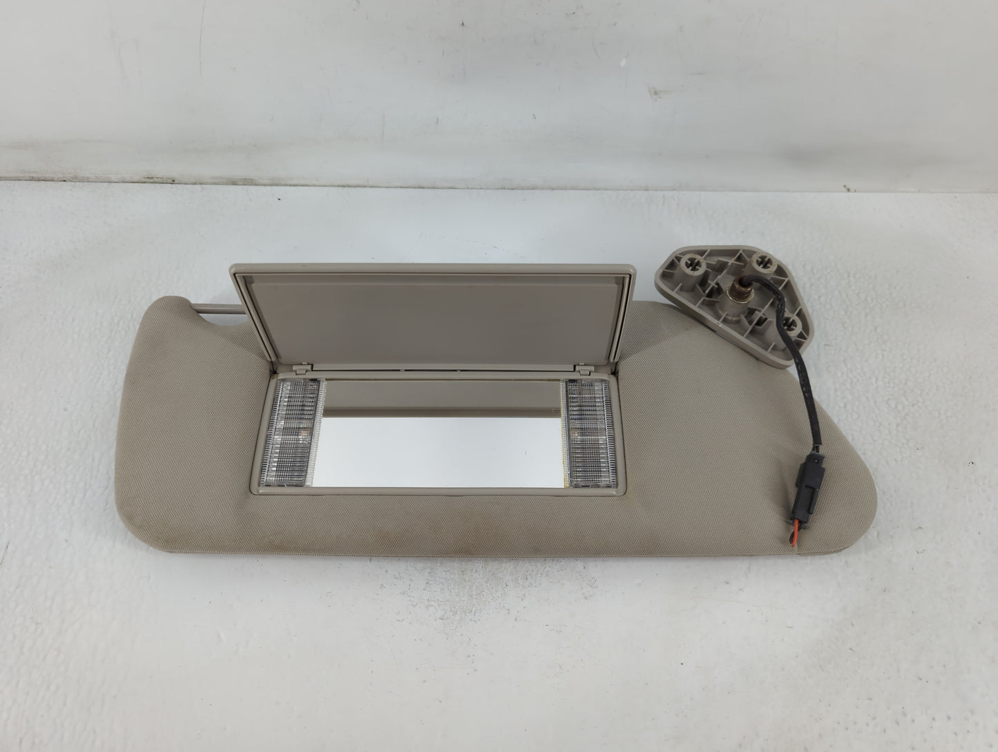 2006 Hummer H3 Sun Visor Shade Replacement Passenger Right Mirror Fits OEM Used Auto Parts - Oemusedautoparts1.com