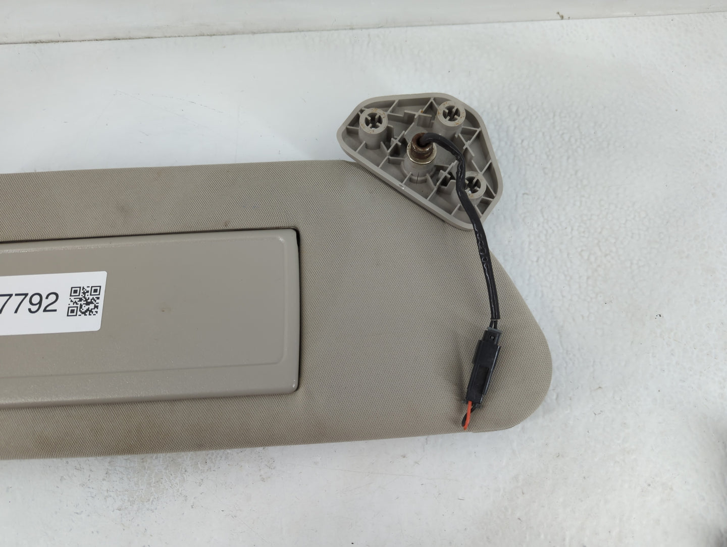 2006 Hummer H3 Sun Visor Shade Replacement Passenger Right Mirror Fits OEM Used Auto Parts - Oemusedautoparts1.com