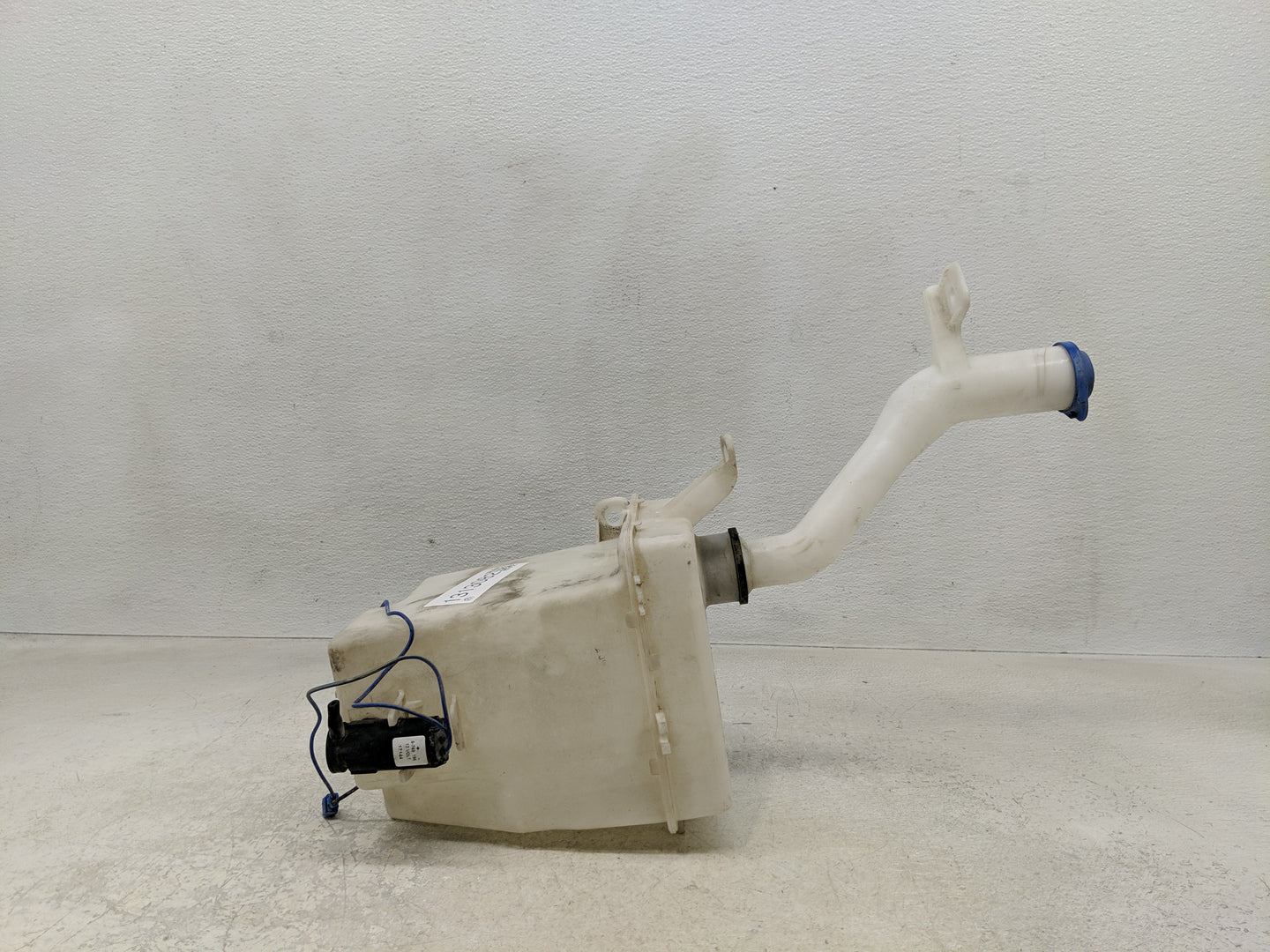 2006-2011 Hyundai Accent Windshield Washer Fluid Reservoir Bottle Oem - Oemusedautoparts1.com