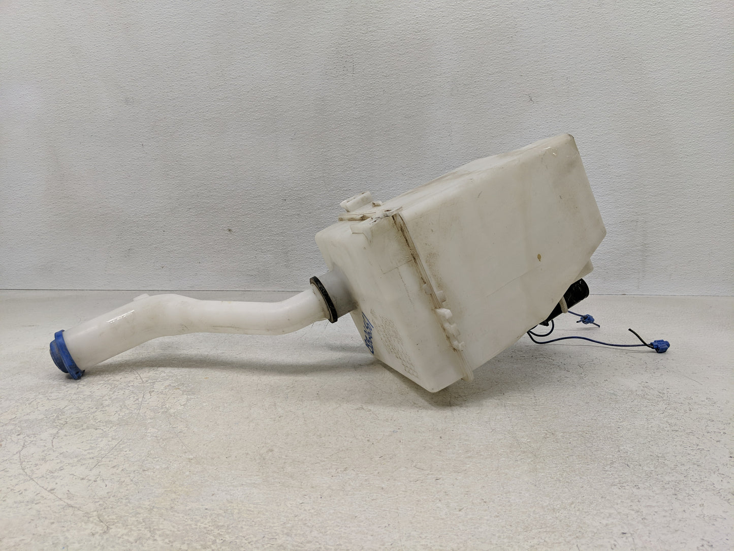 2006-2011 Hyundai Accent Windshield Washer Fluid Reservoir Bottle Oem - Oemusedautoparts1.com
