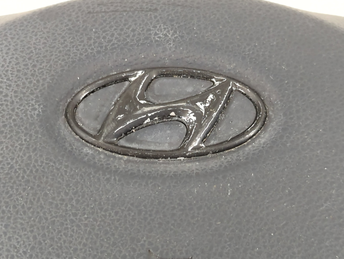 2006-2007 Hyundai Accent Air Bag Driver Left Steering Wheel Mounted Fits Fits 2006 2007 OEM Used Auto Parts - Oemusedautopar
