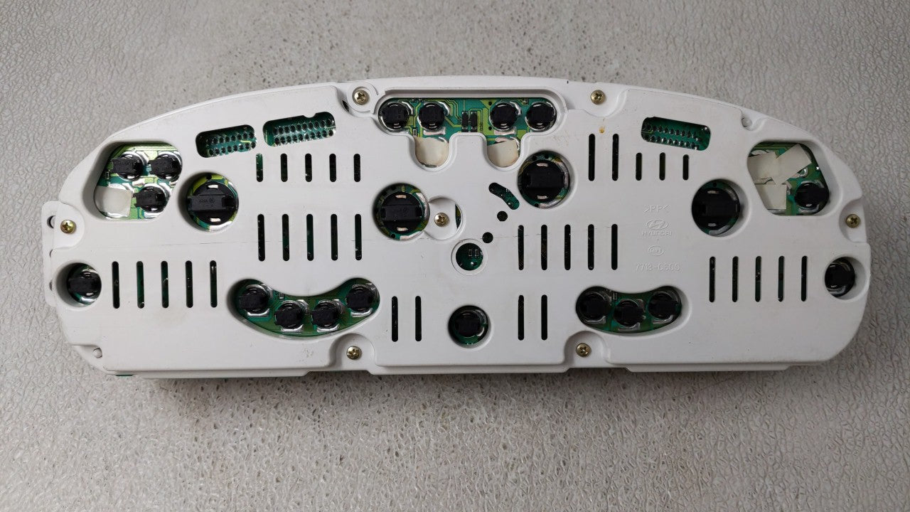 2004-2006 Hyundai Elantra Instrument Cluster Speedometer Gauges P/N:94004-2D031 Fits Fits 2004 2005 2006 OEM Used Auto Parts