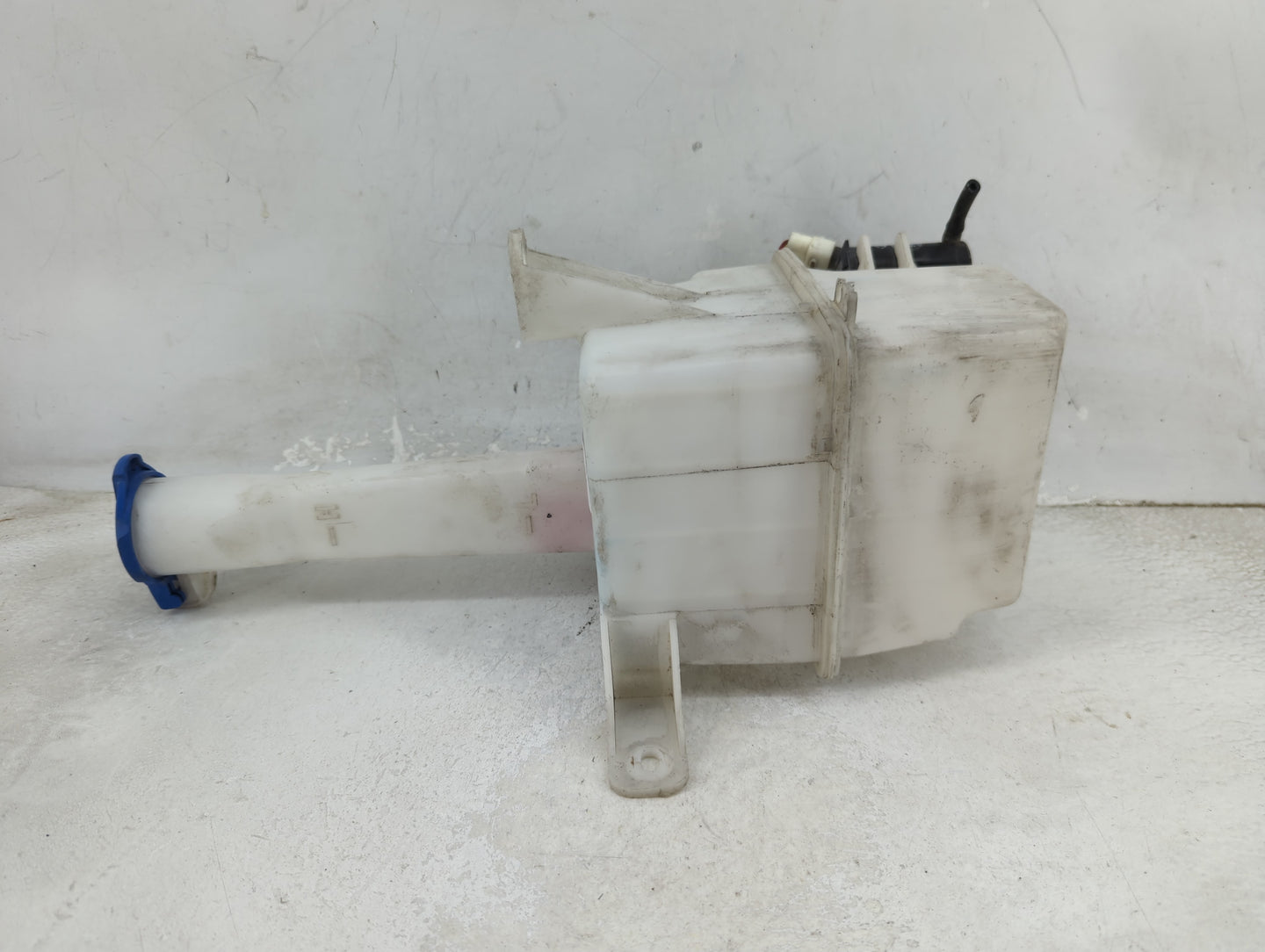 2001-2006 Hyundai Elantra Windshield Washer Fluid Reservoir Bottle Oem 1459496 - Oemusedautoparts1.com