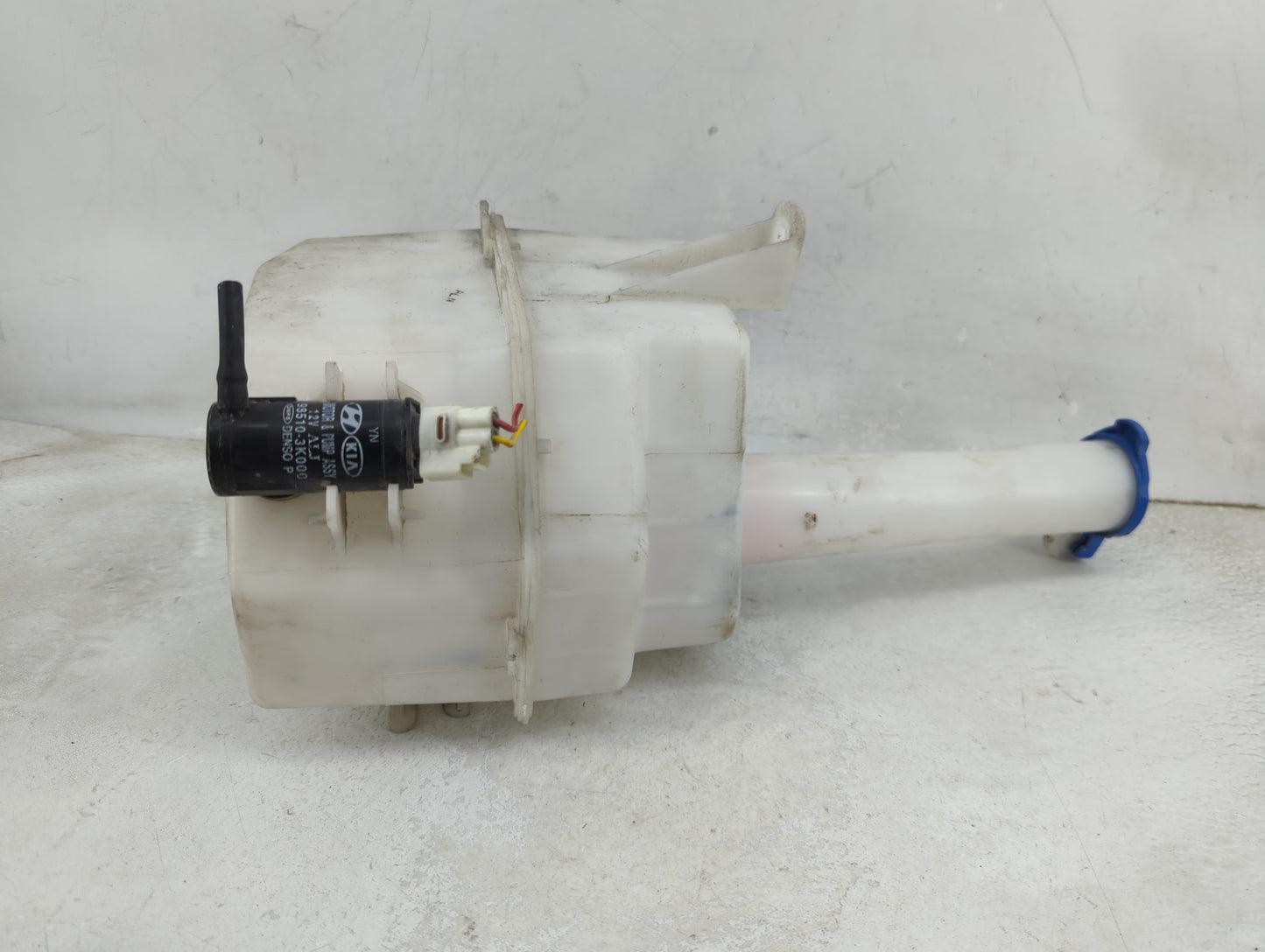 2001-2006 Hyundai Elantra Windshield Washer Fluid Reservoir Bottle Oem 1459496 - Oemusedautoparts1.com