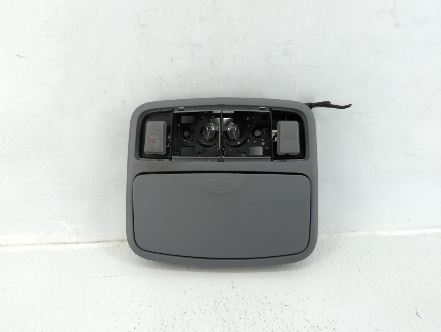 2001-2006 Hyundai Elantra Overhead Roof Console 588646 - Oemusedautoparts1.com