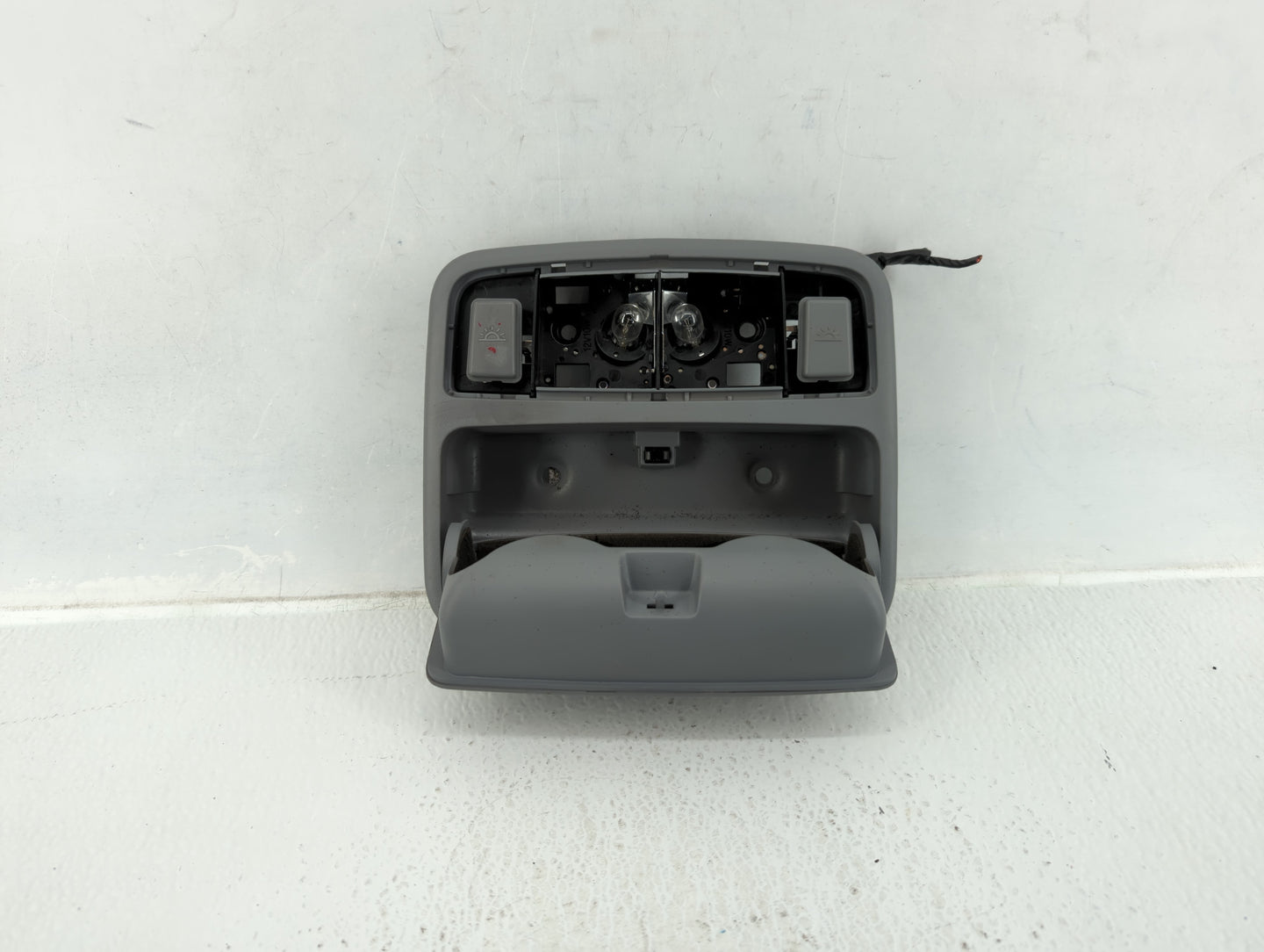 2001-2006 Hyundai Elantra Overhead Roof Console 588646 - Oemusedautoparts1.com