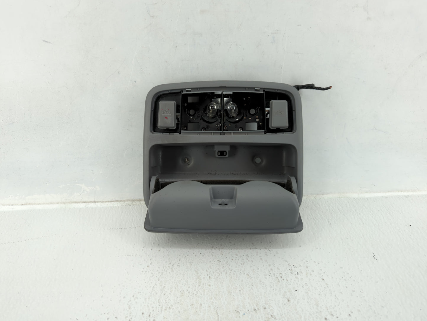 2001-2006 Hyundai Elantra Overhead Roof Console 588646 - Oemusedautoparts1.com