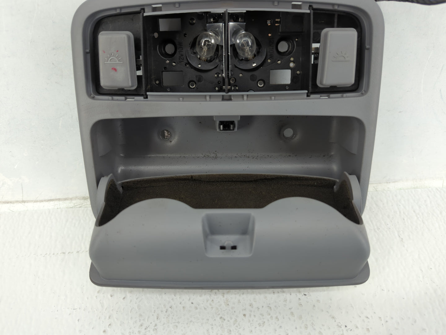 2001-2006 Hyundai Elantra Overhead Roof Console 588646 - Oemusedautoparts1.com