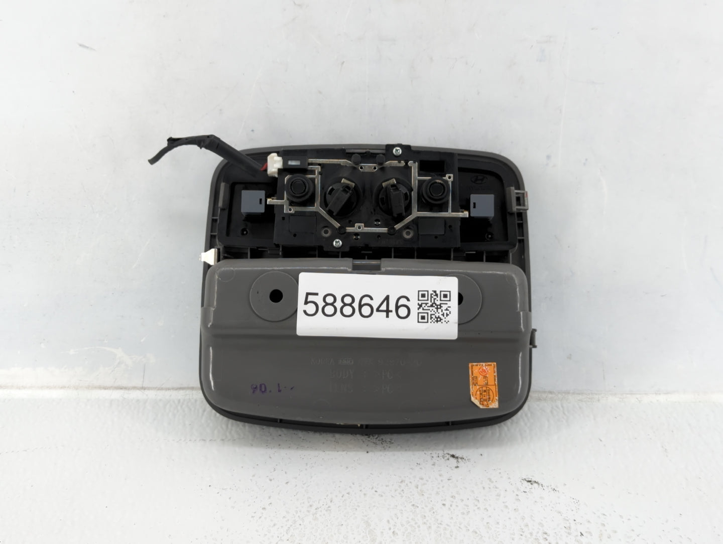 2001-2006 Hyundai Elantra Overhead Roof Console 588646 - Oemusedautoparts1.com