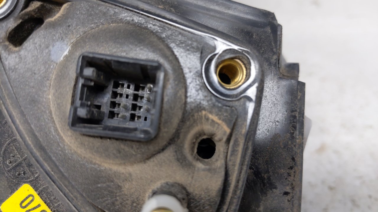 2001-2006 Hyundai Elantra Side Mirror Replacement Passenger Right View Door Mirror P/N:E4012151 E4012152 Fits OEM Used Auto 