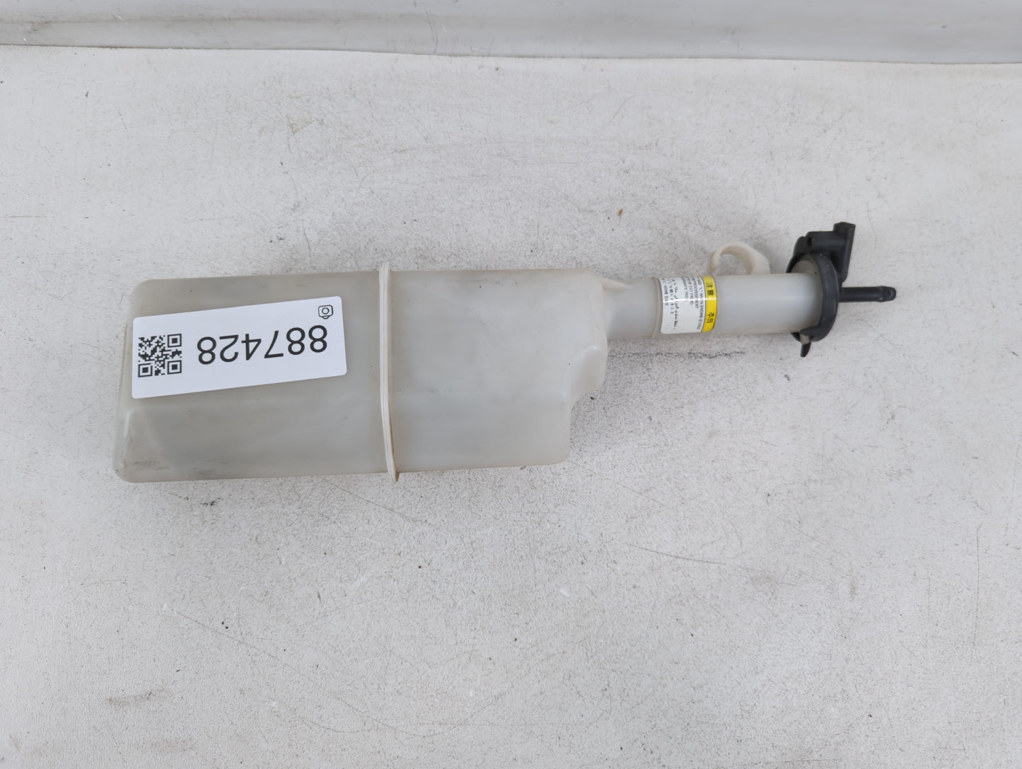 2001-2006 Hyundai Elantra Radiator Coolant Overflow Expansion Tank Bottle - Oemusedautoparts1.com