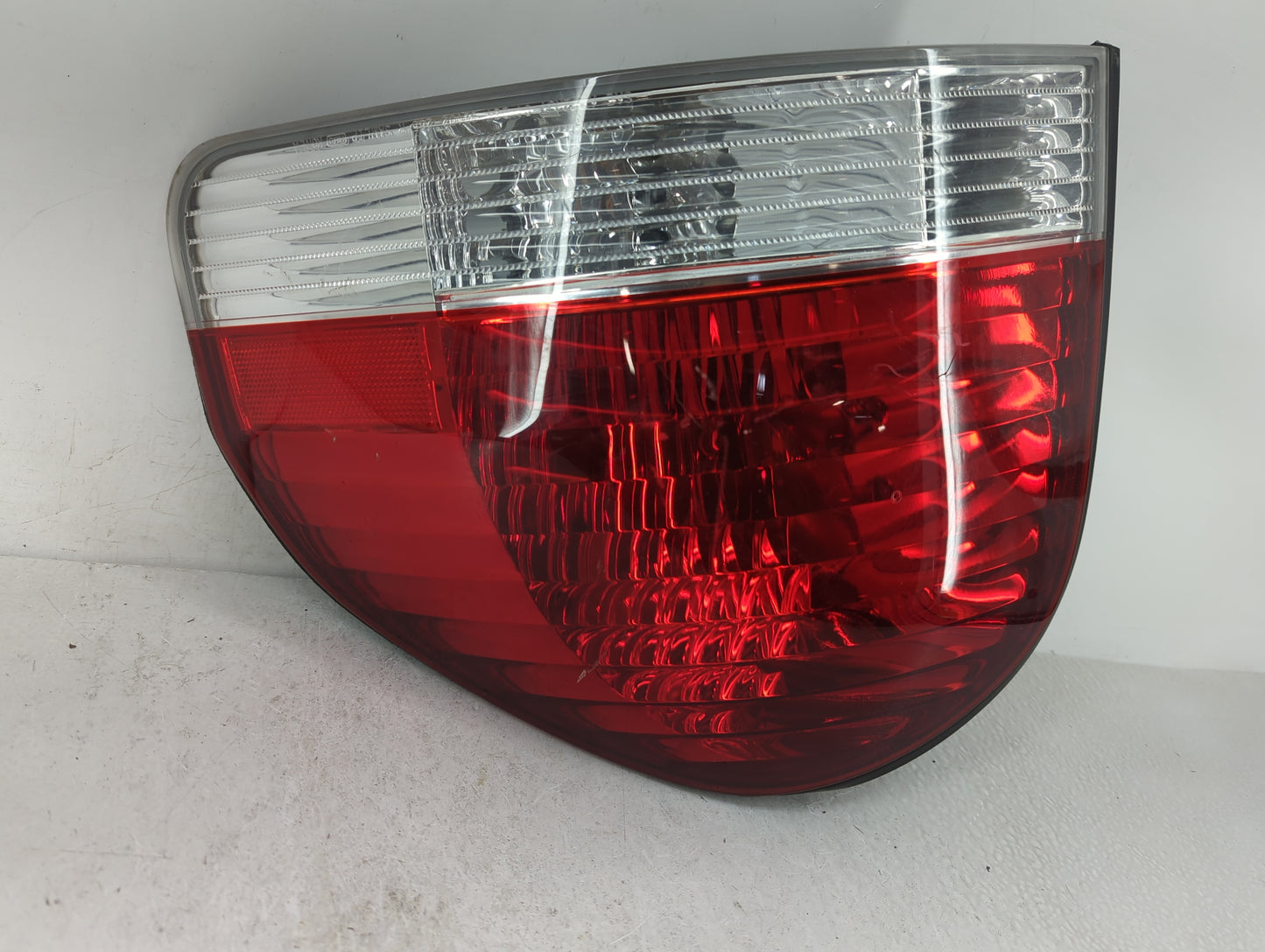 2005-2006 Hyundai Santa Fe Tail Light Assembly Passenger Right OEM P/N:92405-265XX Fits Fits 2005 2006 OEM Used Auto Parts -
