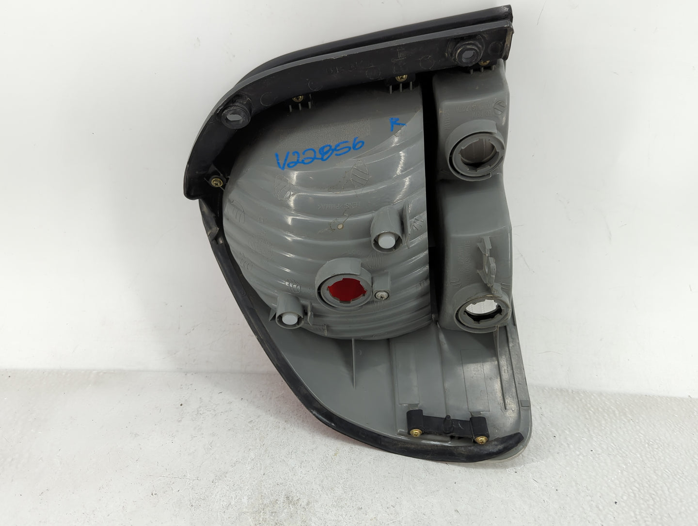 2005-2006 Hyundai Santa Fe Tail Light Assembly Passenger Right OEM P/N:92405-265XX Fits Fits 2005 2006 OEM Used Auto Parts -