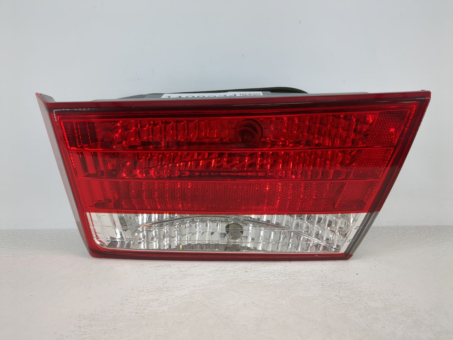 2006-2008 Hyundai Sonata Tail Light Assembly Passenger Right OEM P/N:92404-0A0 Fits Fits 2006 2007 2008 OEM Used Auto Parts 