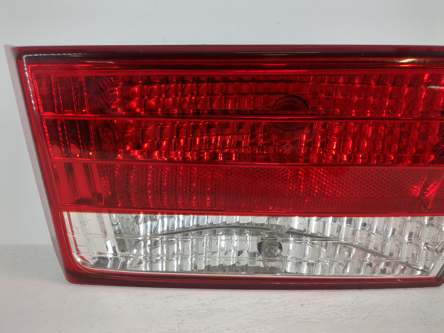 2006-2008 Hyundai Sonata Tail Light Assembly Passenger Right OEM P/N:92404-0A0 Fits Fits 2006 2007 2008 OEM Used Auto Parts 
