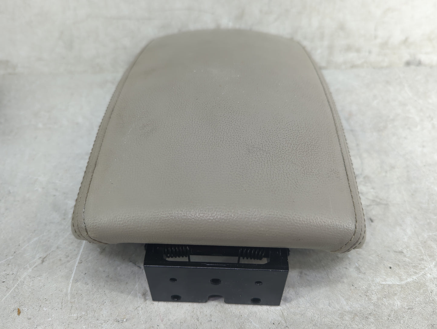 2006 Hyundai Sonata Center Console Armrest Cover Lid Fits OEM Used Auto Parts - Oemusedautoparts1.com