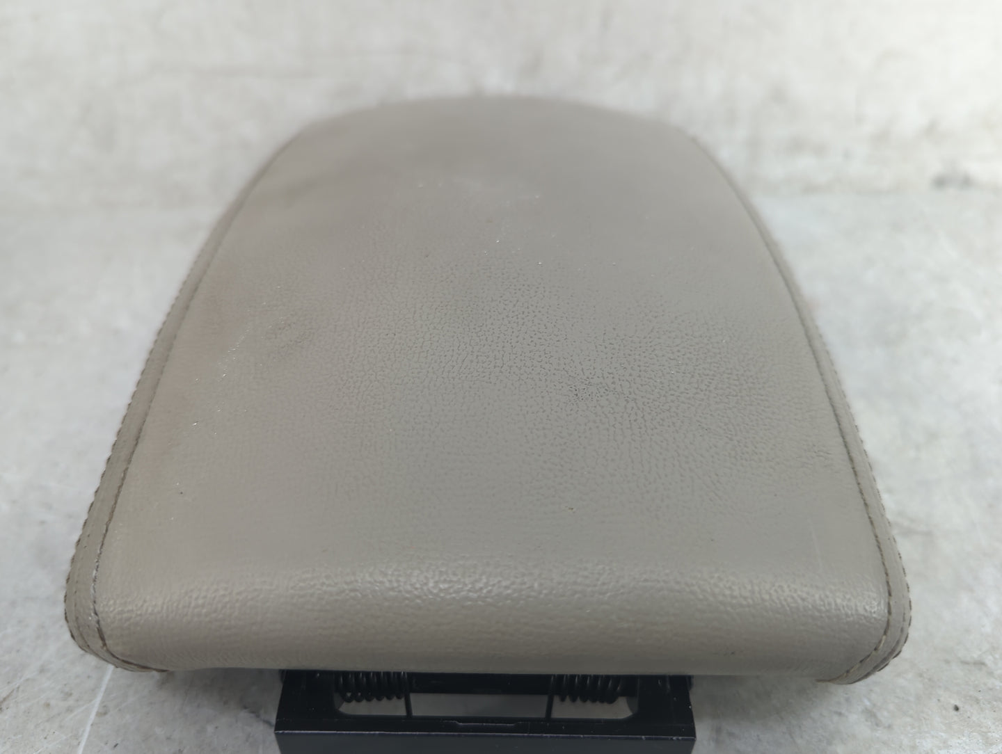 2006 Hyundai Sonata Center Console Armrest Cover Lid Fits OEM Used Auto Parts - Oemusedautoparts1.com